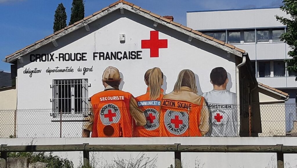 Comment la Croix-Rouge soutient-elle les aides-soignants