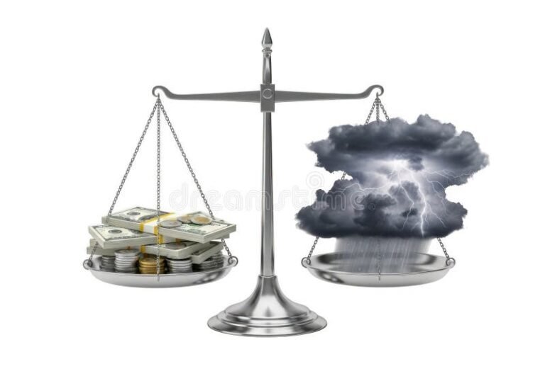 balance de justice avec pieces de monnaie eclatees