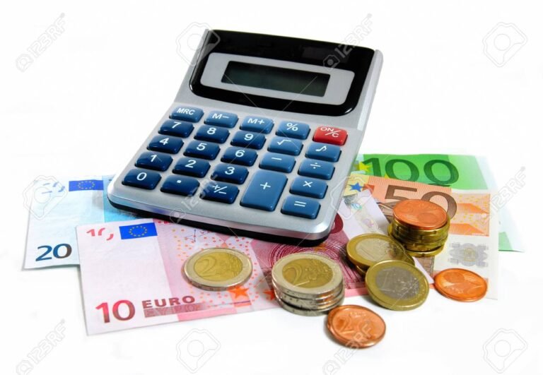 calculatrice avec des pieces et des billets 1