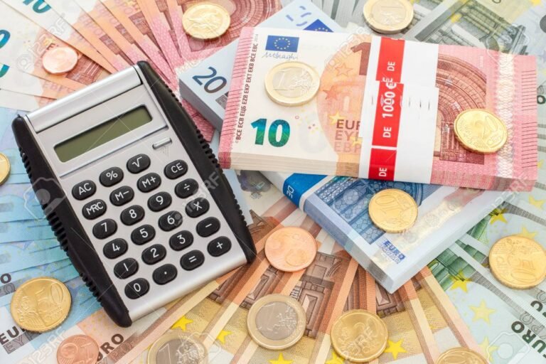 calculatrice avec des pieces et des billets