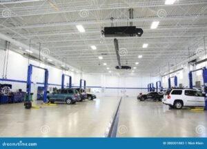 centre automobile moderne avec vehicules en service