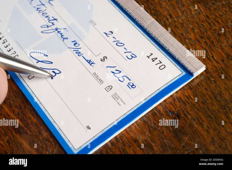 cheque de banque sur un bureau elegant