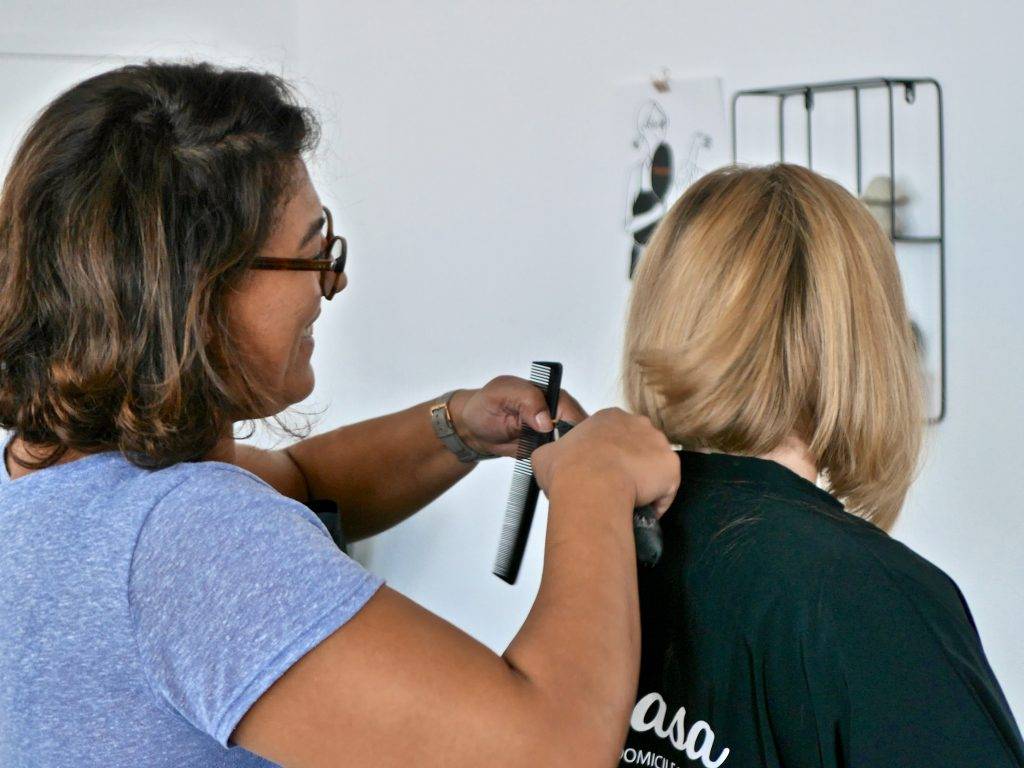 Comment ouvrir un salon de coiffure chez soi avec succès