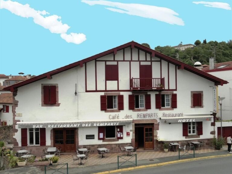 Quels Sont Les Meilleurs Hôtels À St Jean Pied De Port Pour Un Séjour 20 facade accueillante dhotel a saint jean pied de port