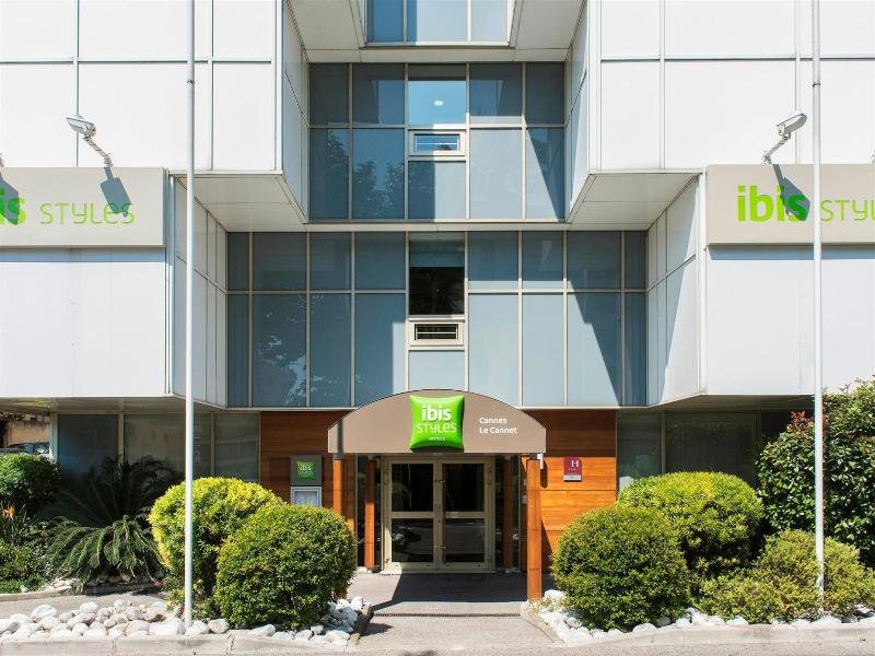 Quels Services Offre L’hôtel Ibis Styles Cannes Le Cannet pour Votre Séjour