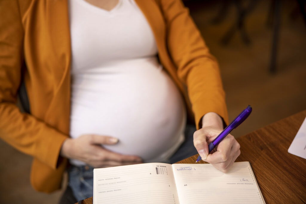 Comment mettre en place un CDD pour remplacer un congé maternité