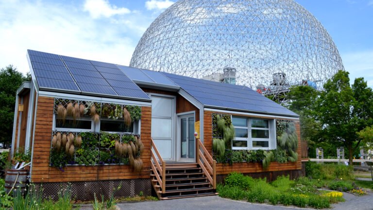 maison ecologique avec panneau solaire
