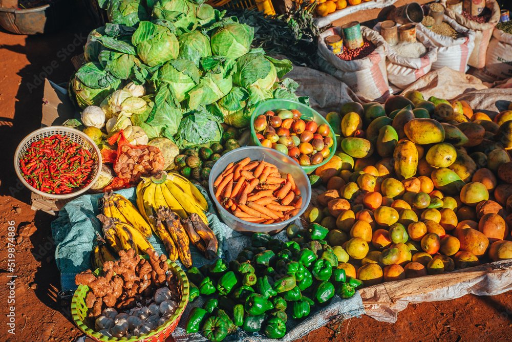Comment appelle-t-on un vendeur de fruits et légumes