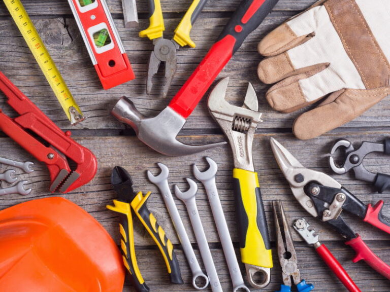 outils de renovation dans une maison