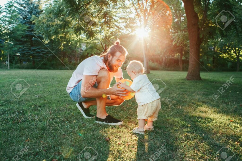 peres et bebes en plein moment de tendresse