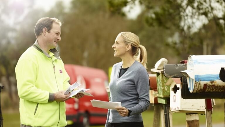Comment reçoit-on une convocation au tribunal en France 2 personne recevant une lettre recommandee