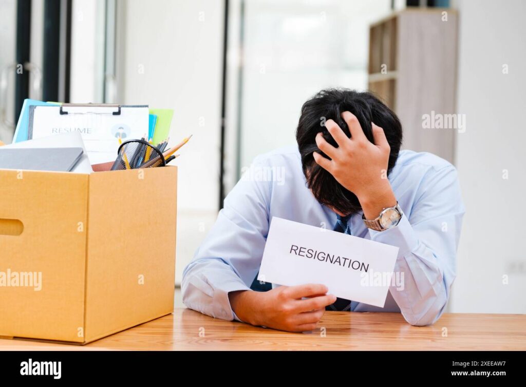 personne reflechissant a sa demission professionnelle 1