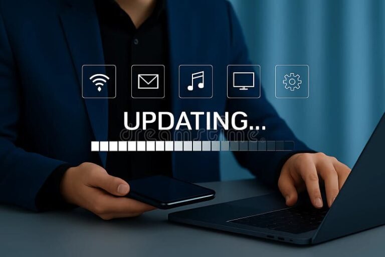 personne utilisant un ordinateur pour mettre a jour