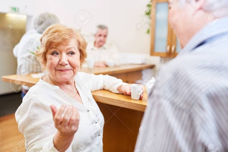 personnes discutant de la retraite