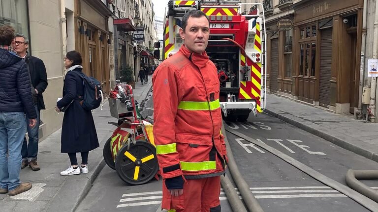 pompiers de paris en intervention sur le terrain