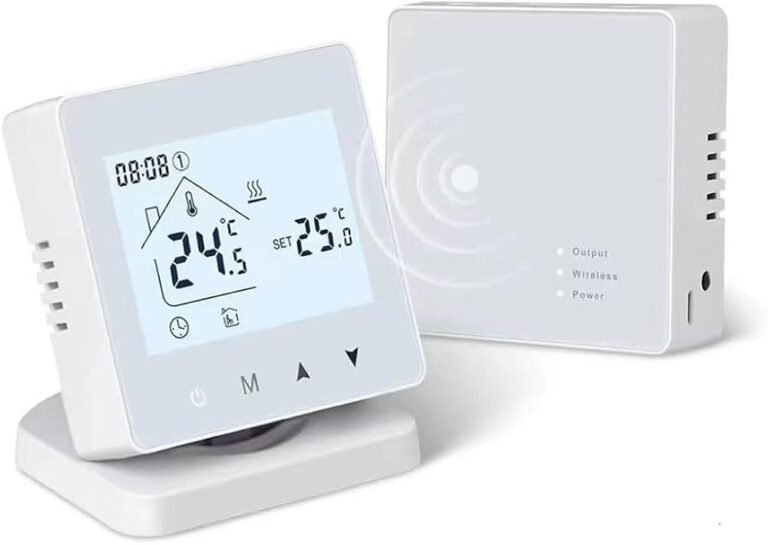 thermostat sans fil installe sur un mur