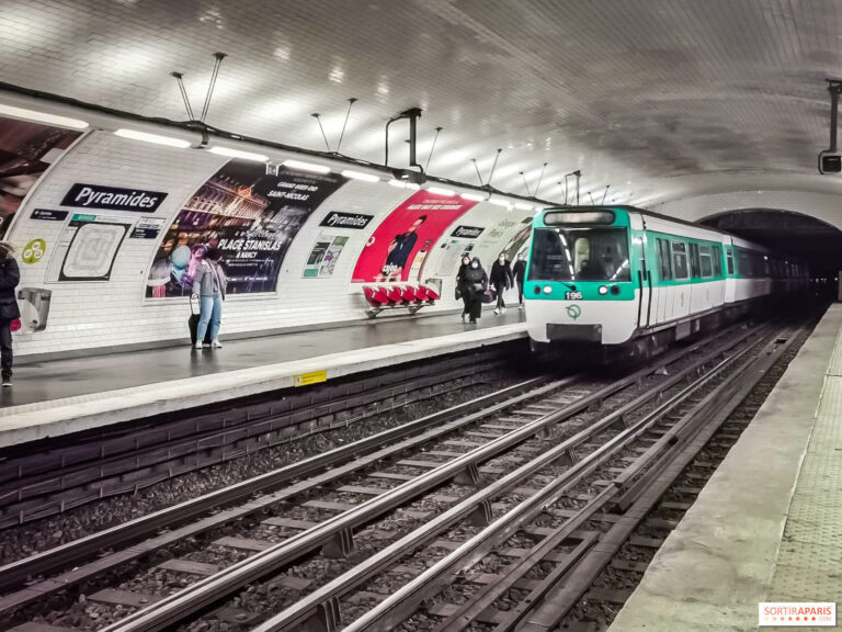 un bus ou un metro en mouvement