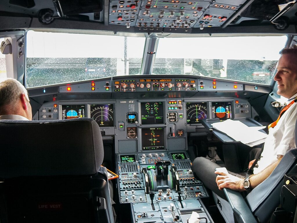 un cockpit moderne avec des instruments varies