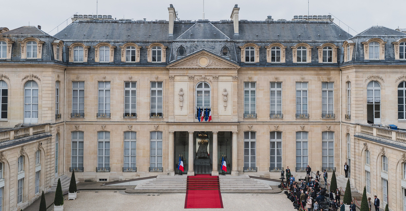 une image de lelysee vide et solennelle