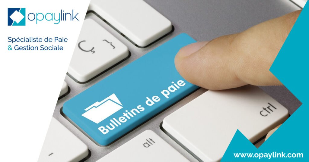 une main tenant une fiche de paie