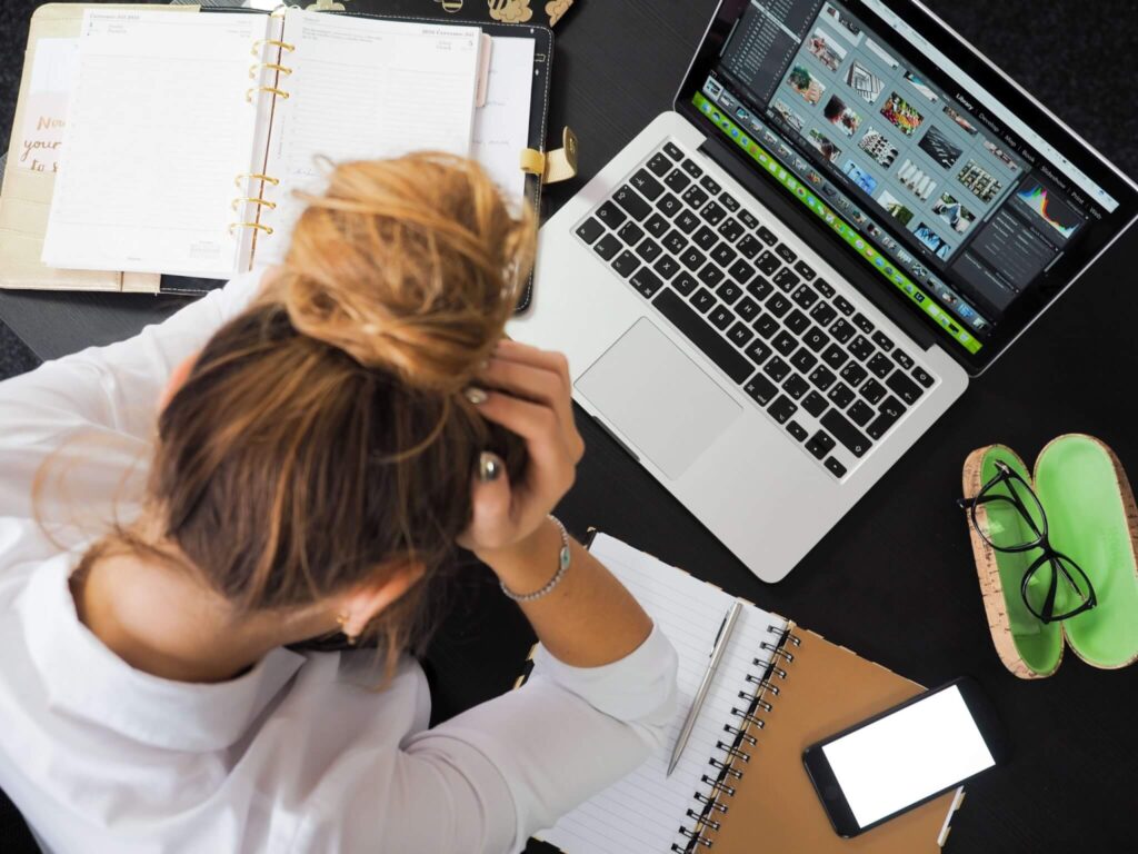 une personne reflechissant a son avenir professionnel 1