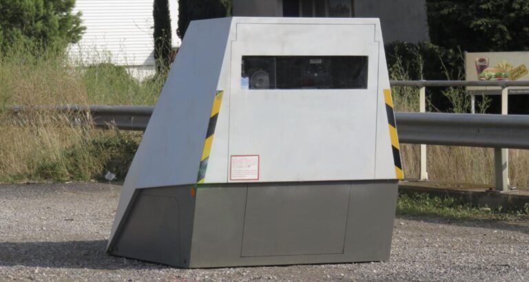 voiture dauto ecole sur une route