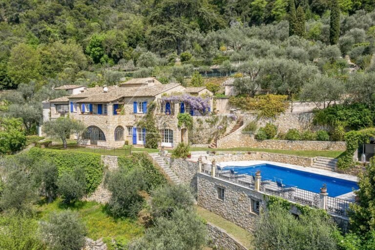 vue panoramique du mas de pierre